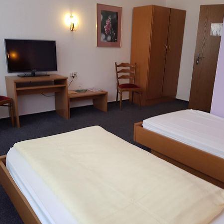 Hotel-Cafe Am Rathaus Gardelegen Exteriör bild