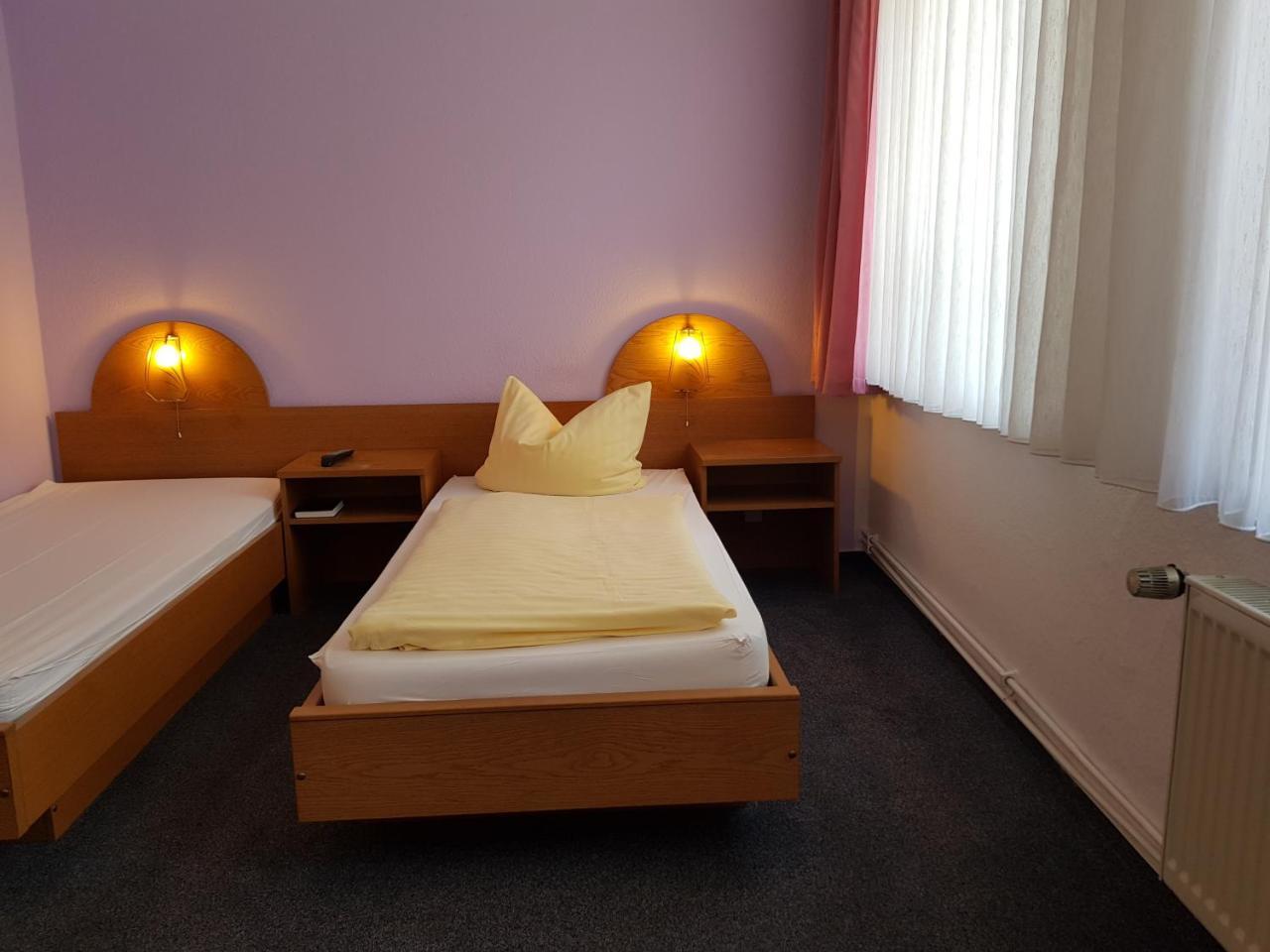 Hotel-Cafe Am Rathaus Gardelegen Exteriör bild